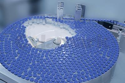 醫(yī)藥行業(yè)立式小圓瓶智能貼標(biāo)機(jī)