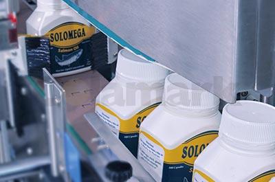 側(cè)面轉(zhuǎn)向方瓶智能貼標機