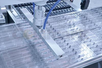 機器人與泡罩包裝機相結(jié)合的高科技應(yīng)用