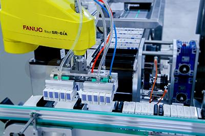 間歇式全伺服智能裝盒機(jī)