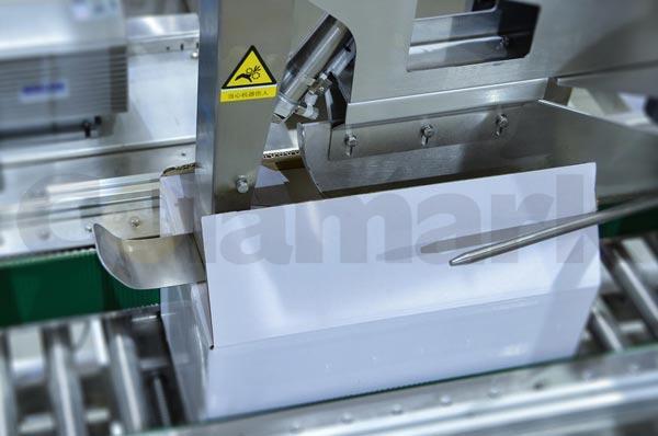 立式智能開(kāi)裝封箱一體機(jī)